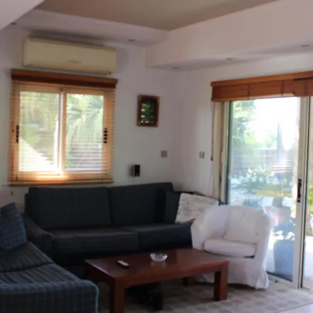 Immaculate 3-bed House In Pentakomo