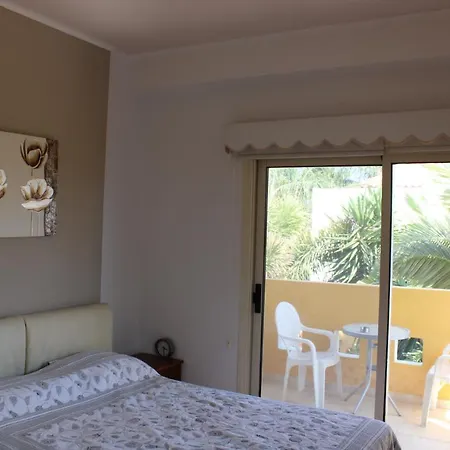 Immaculate 3-bed House In 度假居 Pentakomo