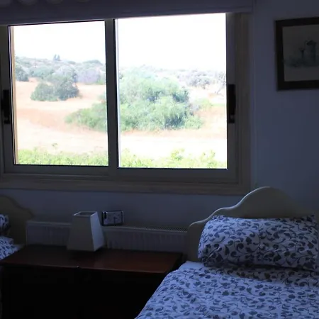 Immaculate 3-bed House In * Pentakomo