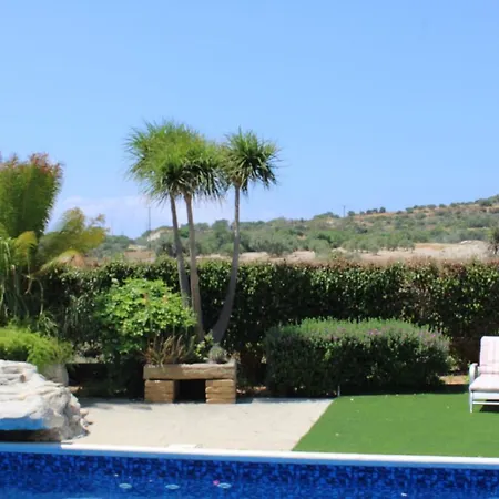 Nyaraló Immaculate 3-bed House In